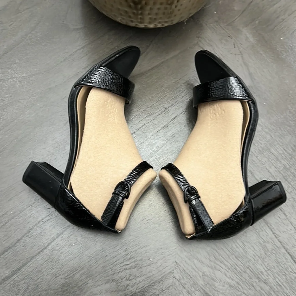 NATURALIZER Vera Ankle Strap Sandals